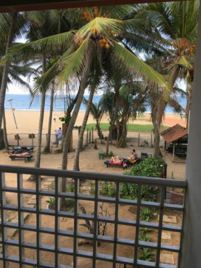 Отель Dephani Beach Hotel  Negombo